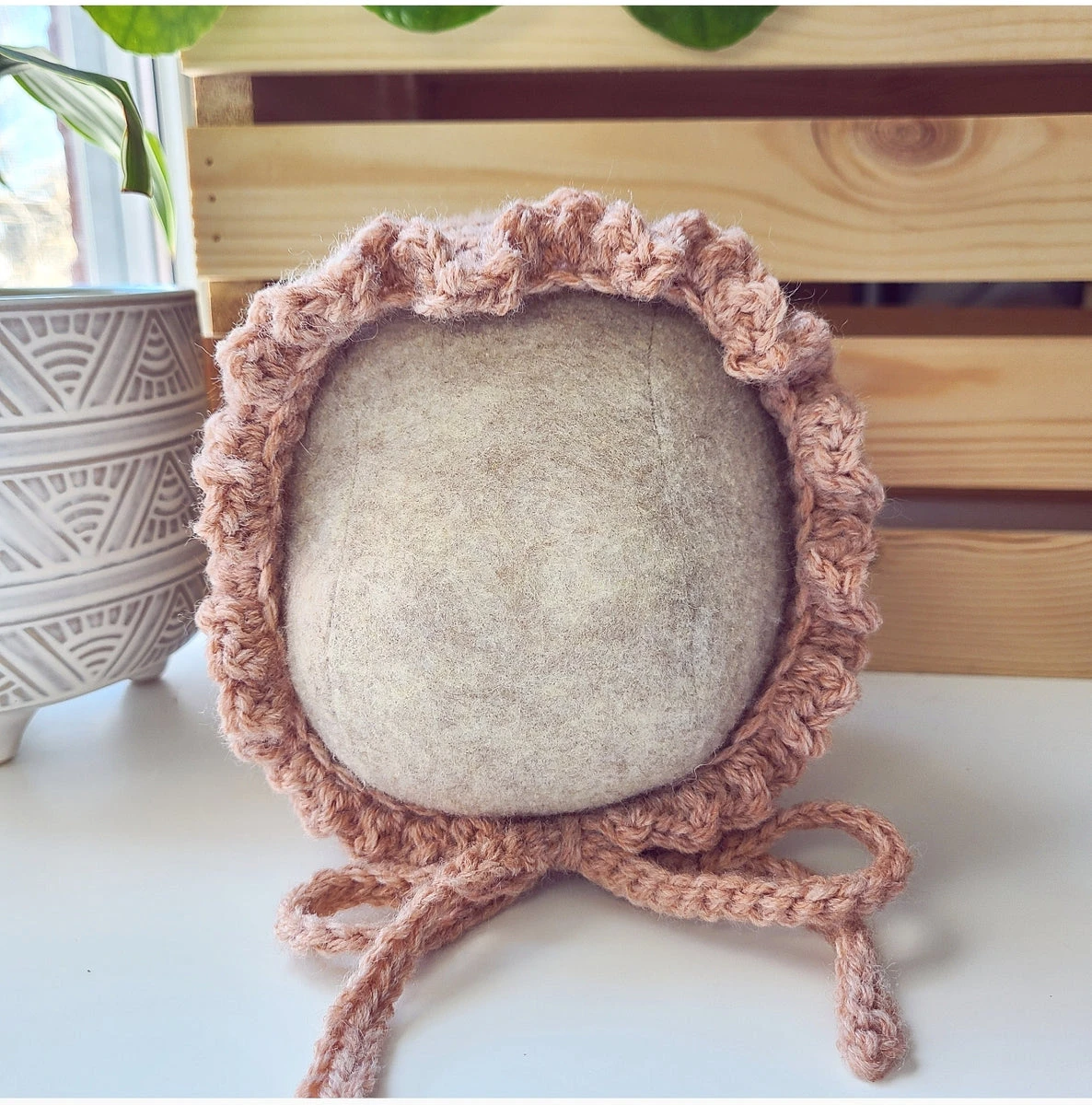 Ruffle Bonnet