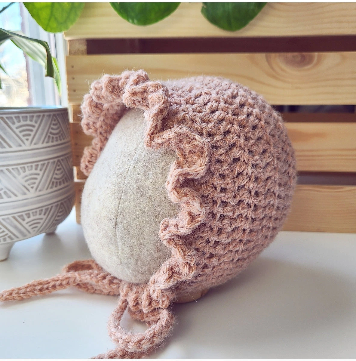 Ruffle Bonnet